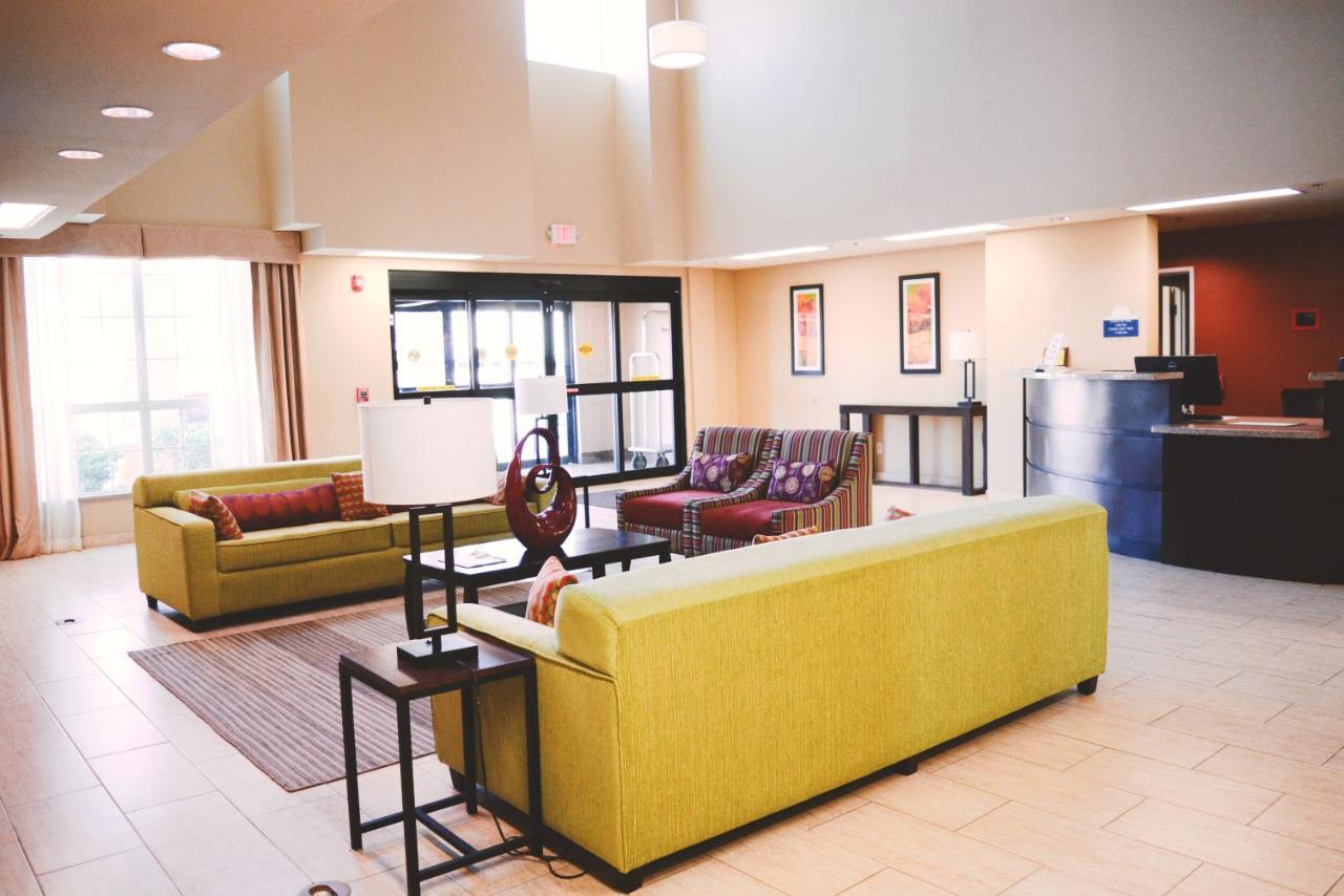 Coratel Inn & Suites By Jasper Cotulla Exterior photo
